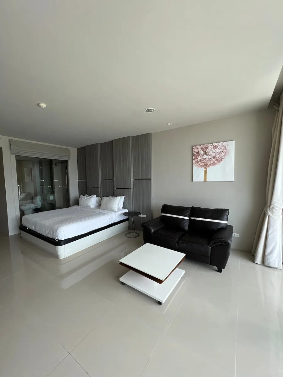 1-Bedroom Apartment with a Balcony Kitchen, 70 m², The Ark At Karon Hill — photo 1